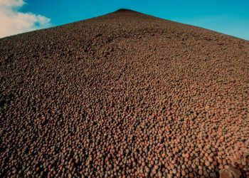 El repunte del precio del mineral de hierro ha terminado, los precios seguirán la tendencia a la baja de varios años: informe