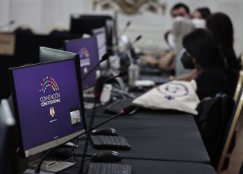 Chile: Al pleno de la Convención: comisiones aprueban autorizaciones mineras temporales, editorial estatal y libros exentos de IVA