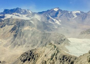 Retroceso de glaciar Olivares Alfa en Chile central: Contaminación por minería a tajo abierto