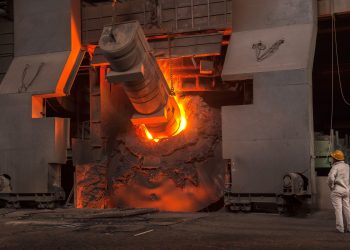 El precio del mineral de hierro se derrumba por debajo de los 100 dólares mientras China extiende las restricciones ambientales