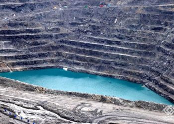 Centerra dice que 40 metros de agua en Kumtor pit son una amenaza para los trabajadores y el medio ambiente