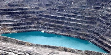 Centerra dice que 40 metros de agua en Kumtor pit son una amenaza para los trabajadores y el medio ambiente