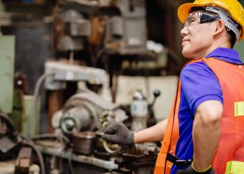 Precio del mineral de hierro retrocede ante panorama nublado de China