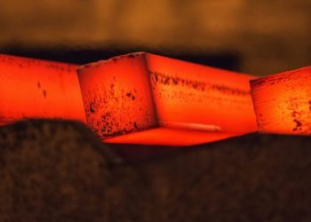 El precio del mineral de hierro cae a medida que la producción de acero de China se desacelera