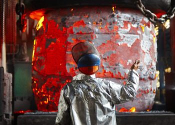 Precio del mineral de hierro por debajo de $ 100 en bordillos de acero de China