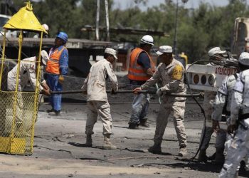 Entran a pozo… pero aún no hay condiciones para sacar a mineros