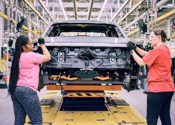 Ford pide al gobierno de EE. UU. que acelere los permisos de minería