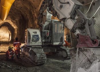 Grupo de expertos chileno dice que Codelco paga más impuestos pero extrae menos cobre que las empresas privadas