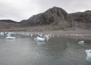 La mayoría de los groenlandeses apoyan la extracción y exportación de la arena que deja la capa de hielo derretida
