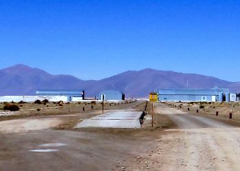 La pequeña presencia de grandes empresas mineras plantea riesgos para la ejecución de proyectos de litio planificados: informe