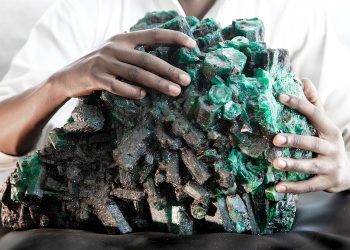 Gemfields subastará racimo de esmeraldas de 37.555 gramos