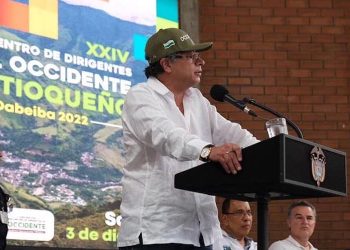 Presidente colombiano pide reformar código minero