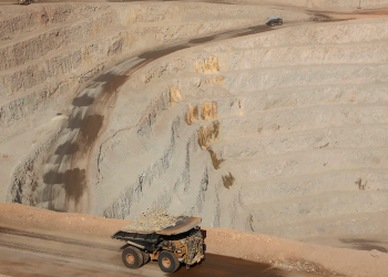 Antofagasta enfrenta cargos y multas por incumplimientos ambientales en Chile