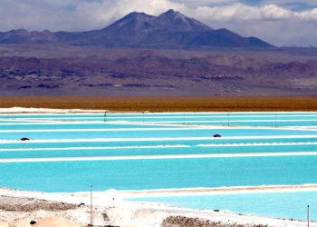 UE firma acuerdo con Chile para facilitar acceso a metales para baterías