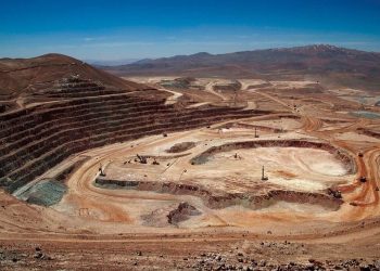 Dos gigantescas mineras advierten de que los tiempos son más difíciles porque la demanda mundial flaquea