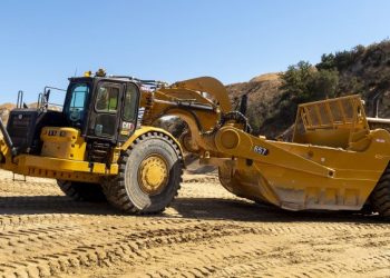 Chile: Cat presenta nuevo tractor-raspador 657
