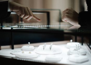 De Beers nombra a Al Cook de Equinor como nuevo CEO