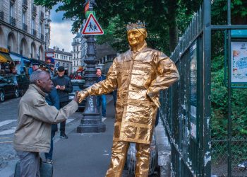 El precio del oro toca un nuevo mínimo de 2 años después del desfile de aumentos de tasas