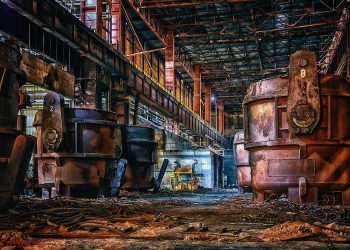 El precio del mineral de hierro cae cuando la escasez de energía en China afecta a las acerías