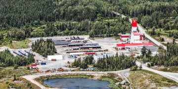 Monarch vierte la primera barra de oro de la mina Beaufor en Quebec