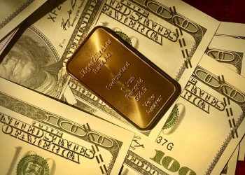 El precio del oro cae mientras los inversores se preparan para otra gran subida de tipos