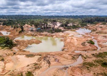 Minería ilegal de oro en la Amazonía equivale a la mitad de la producción de Brasil: informe