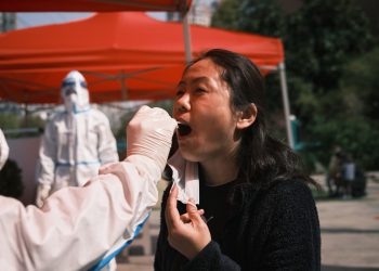 El precio del mineral de hierro extiende la caída por los temores de cierre de China