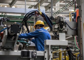 El precio del mineral de hierro sube mientras Shanghái se prepara para reabrir