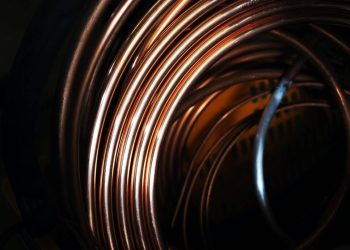 El cobre alcanza mínimos de 17 meses por restricciones en China y datos manufactureros