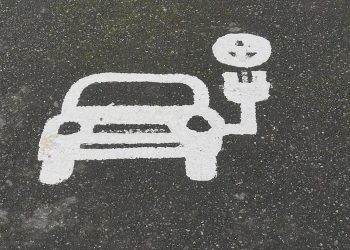 Los coches eléctricos representarán más del 80 % de la demanda de baterías en los próximos 20 años a pesar de los desafíos actuales: informe