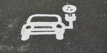 Los coches eléctricos representarán más del 80 % de la demanda de baterías en los próximos 20 años a pesar de los desafíos actuales: informe