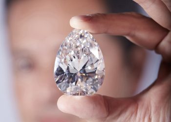 El diamante blanco más grande jamás subastado se vende por 21,5 millones de dólares