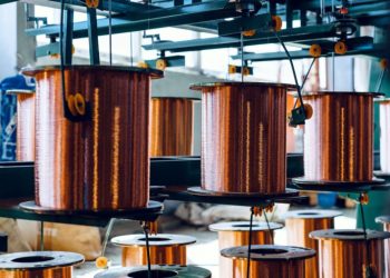 Precio del cobre toca mínimo de 8 meses por temores de desaceleración