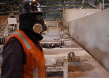 Los sindicatos de Codelco preparan una huelga tras el cierre de la problemática fundición chilena