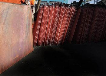 Cobre sube de cara a posible huelga de trabajadores mineros en Chile