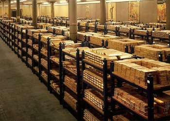 Estados Unidos: ¡Duelo de Gigantes Financieros! Oro se Mantiene Firme ante el Ascenso del Dólar, Desafiando la Caída de Rendimiento de Bonos.