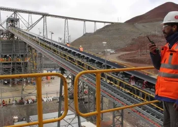 Perú: ¡Explosión Inminente! Premier Otárola Pronostica que el 2024 Desatará la Fiebre de Inversiones Mineras