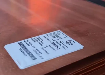 Perú: «¡Sacudida en los Metales! Cobre se Desploma, Mientras los Precios del Aluminio Alcanzan Nuevas Alturas con la Reducción de Existencias»