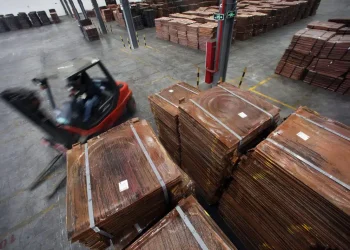 Internacionales: «Cobre Alza Imparable: Dólar Débil y Pausa Estratégica en Apuestas Bajistas Impulsan el Mercado»