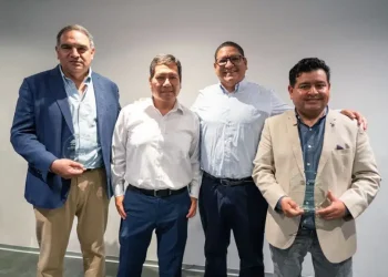 Perú: ¡Hazaña en Seguridad! Antamina Premia a Cosapi por Excelencia en el Proyecto Hospital de Huarmey