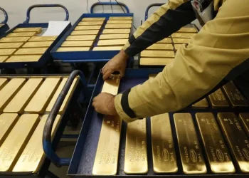 Internacionales: «Oro Brillante: Su Ascenso Imparable ante la Caída del Dólar y la Expectación por Datos de Inflación en EE. UU.»