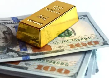 Internacionales: Oro Desafía la Ofensiva del Dólar y los Bonos del Tesoro: ¿Logrará Resistir la Avalancha Internacional?