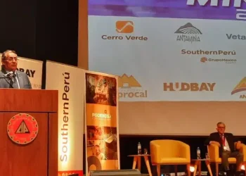 Perú: ¡Declaración Explosiva del Ministro Oscar Vera! Pronostica un Boom de Inversiones en Minería para Este Año