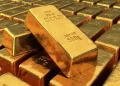 Internacionales; «El Oro Se Eleva con Determinación Ante la Inminente Revelación de las Minutas de la Fed, Impulsado por Tensiones en Oriente Medio»