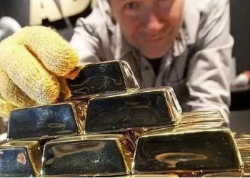 Internacionales; ¡Alerta en los Mercados!  Oro Desciende a Menos de 2.000 Dólares, Se Desinflan Expectativas de Recortes en Tasas