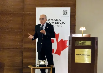 Perú; ¡Roque Benavides Exige Velocidad en la Concesión de Permisos para Impulsar el Desarrollo!