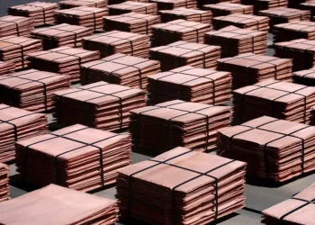 Internacionales; ¡Rally Explosivo en el Precio del Aluminio! Toca Alturas Inéditas de Tres Semanas por el Temor a Sanciones de Estados Unidos, Mientras el Cobre Avanza con Fuerza