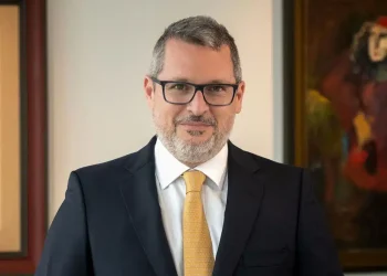 Perú; «Óscar Benavides Anuncia Mensaje de Resiliencia y Renovación en el PDAC 2024: ¡Exclusiva que Inspira!»