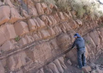 Perú; «Explora los Misterios Subyacentes: Revelaciones Fascinantes sobre la Geología del Cuadrángulo de Juli en Puno según Ingemmet»