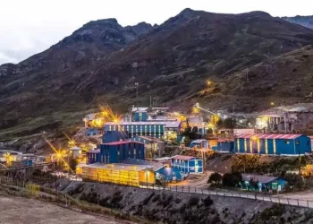 Perú; «Fitch Asesta Duro Golpe a Volcan: Calificación Descendida a ‘CCC-‘ por Serios Problemas de Liquidez»